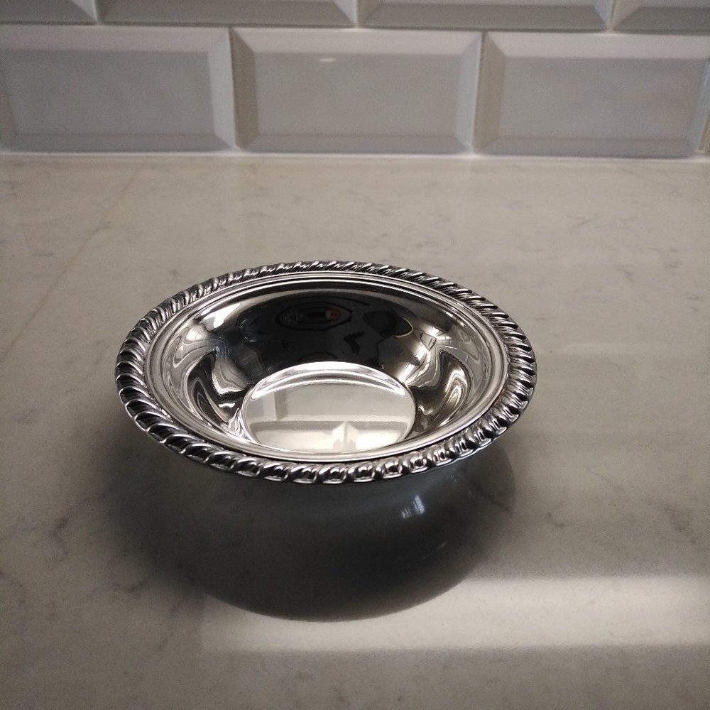 WM. A. ROGERS SILVER-PLATED 6.5" ROUND BOWL - Picture 3 of 4